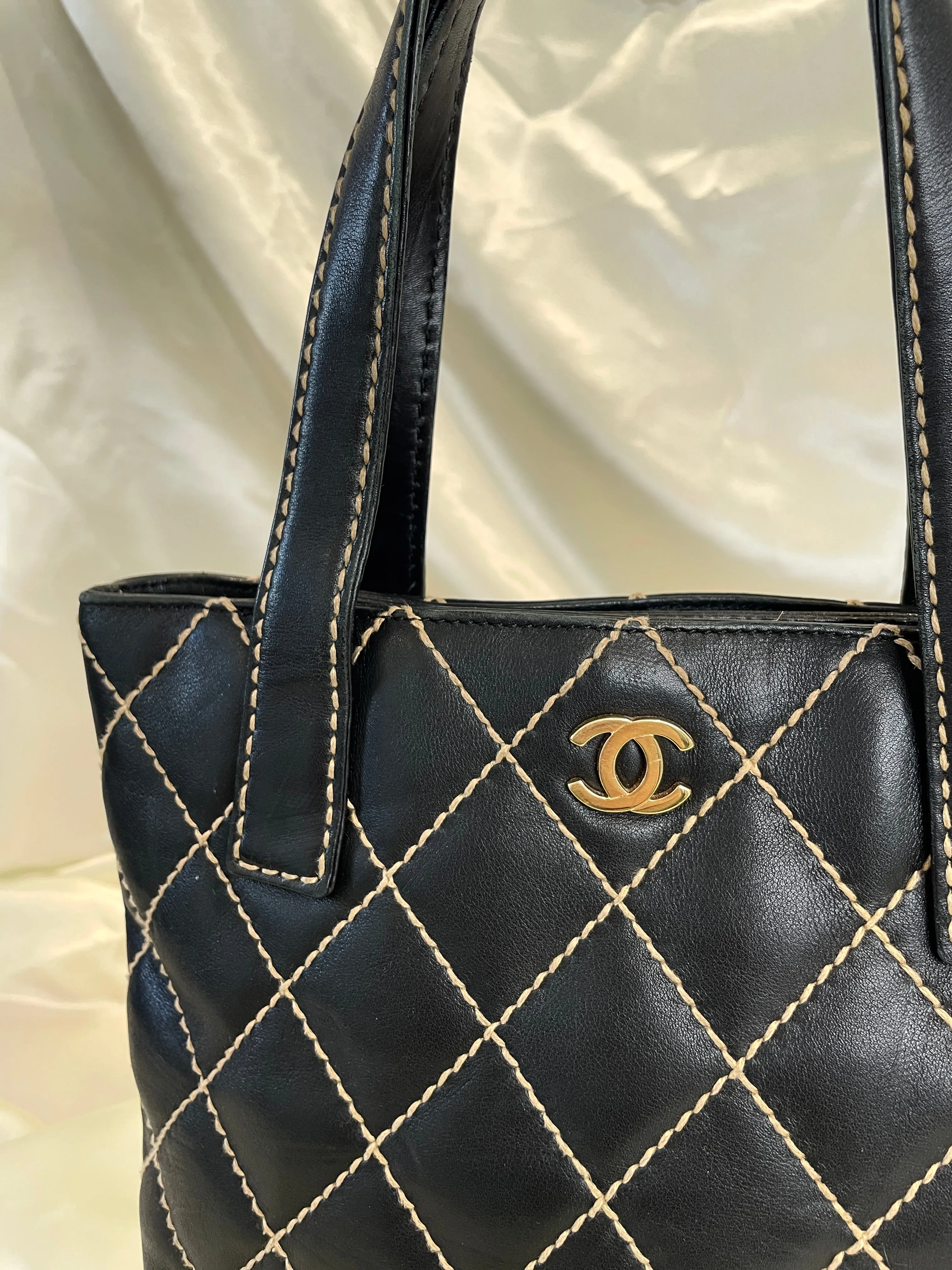 CL Surpique Quilted Tote