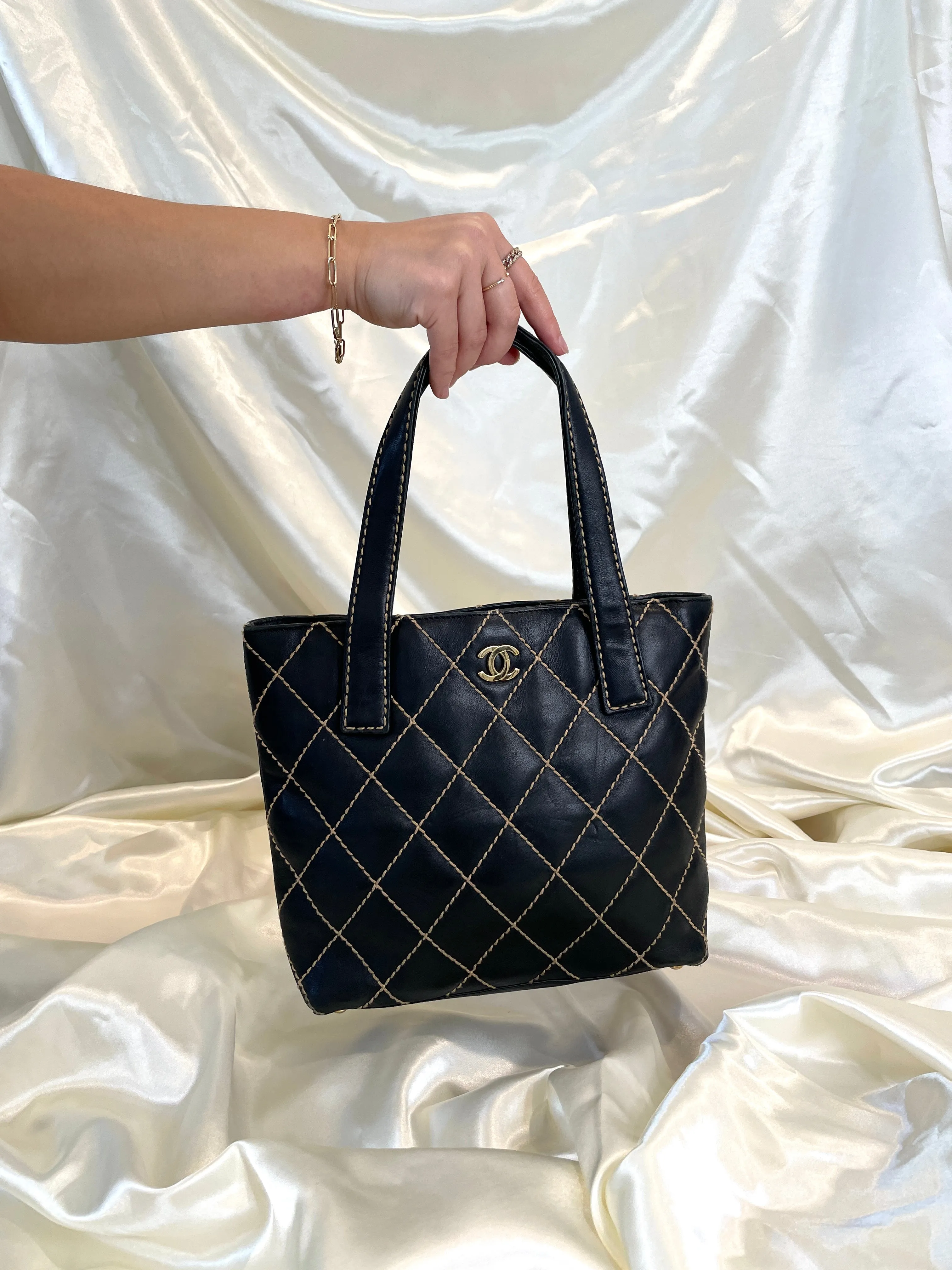 CL Surpique Quilted Tote